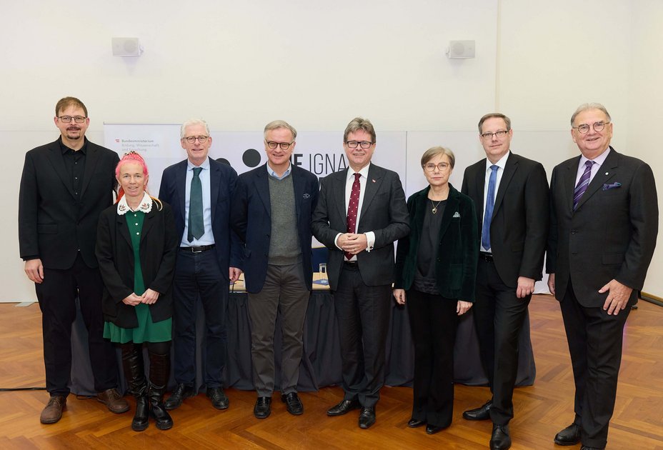 Gruppenfoto: Ignaz Semmelweis Institut nimmt seine Arbeit auf