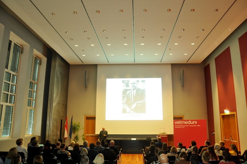 Vortrag von Prof. Dr. Georg Wick, Emeritus der Medizinischen Universität Innsbruck im Festsaal. 